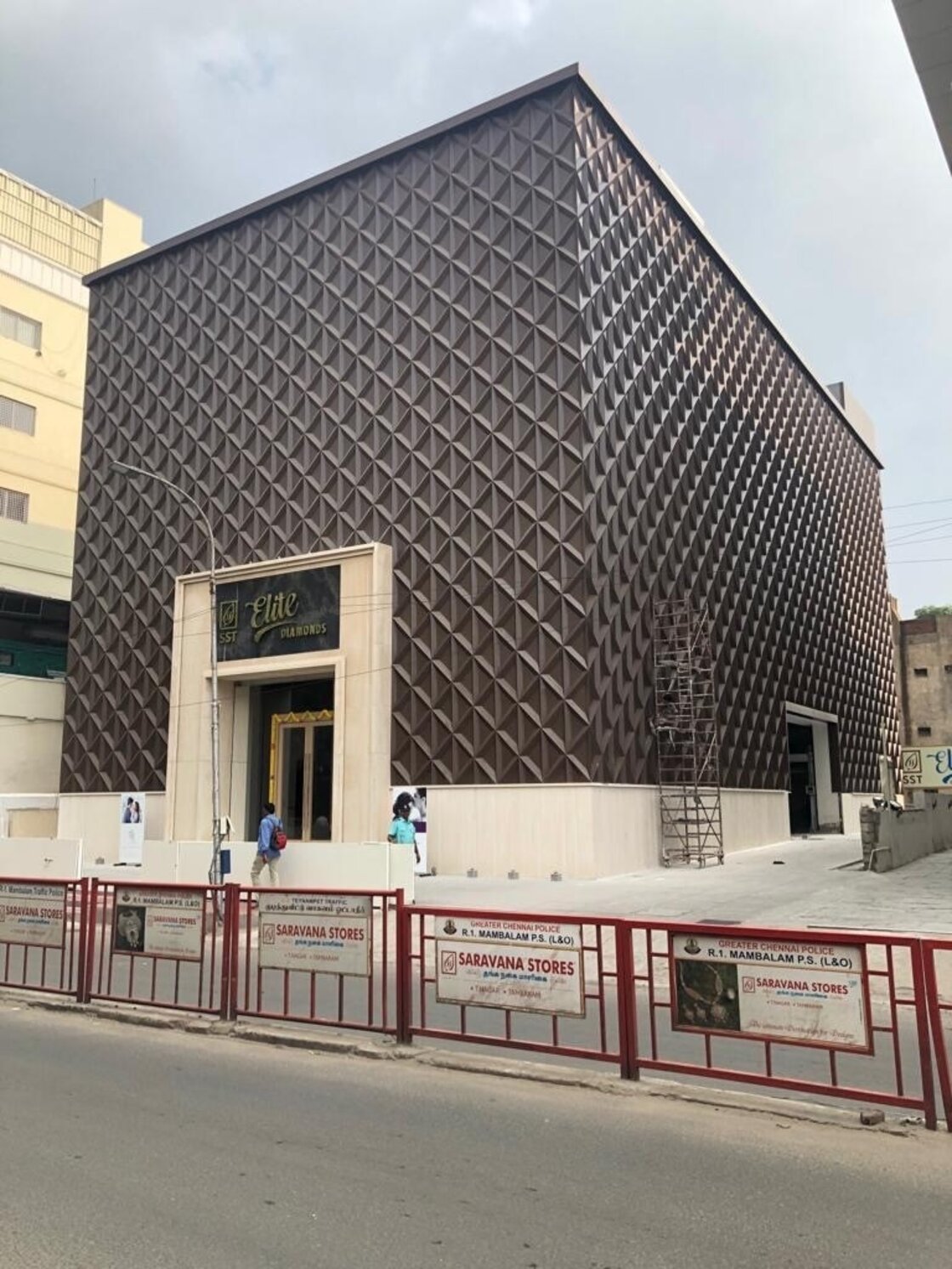 Gold Showroom_Chennai_parametric.jpg